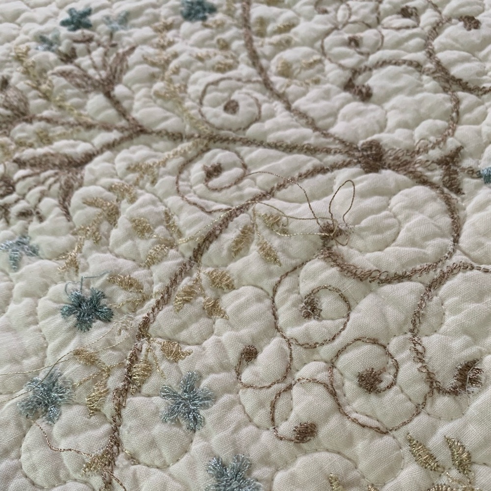 Home Classics Queen Quilt With Shams & Accent Pillow - Picture 11 of 11